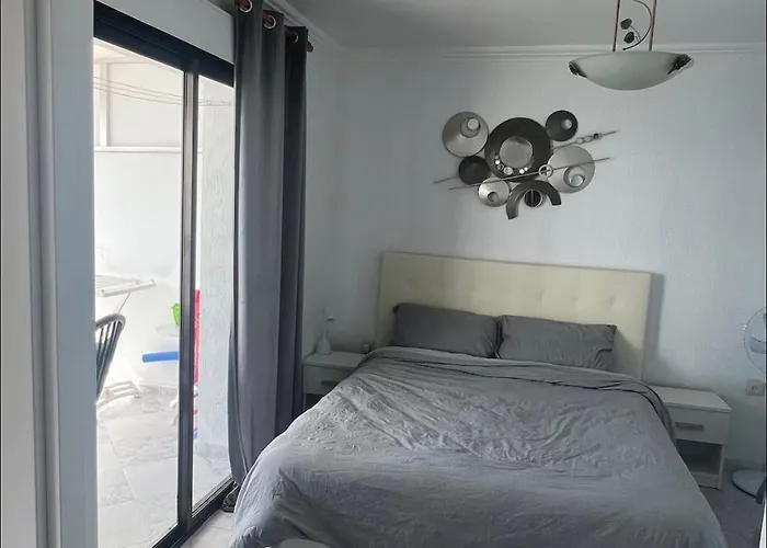 First Line, Highest Floor And Center! Apartament